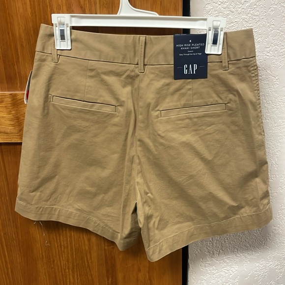 Khaki shorts - Picture 2 of 2